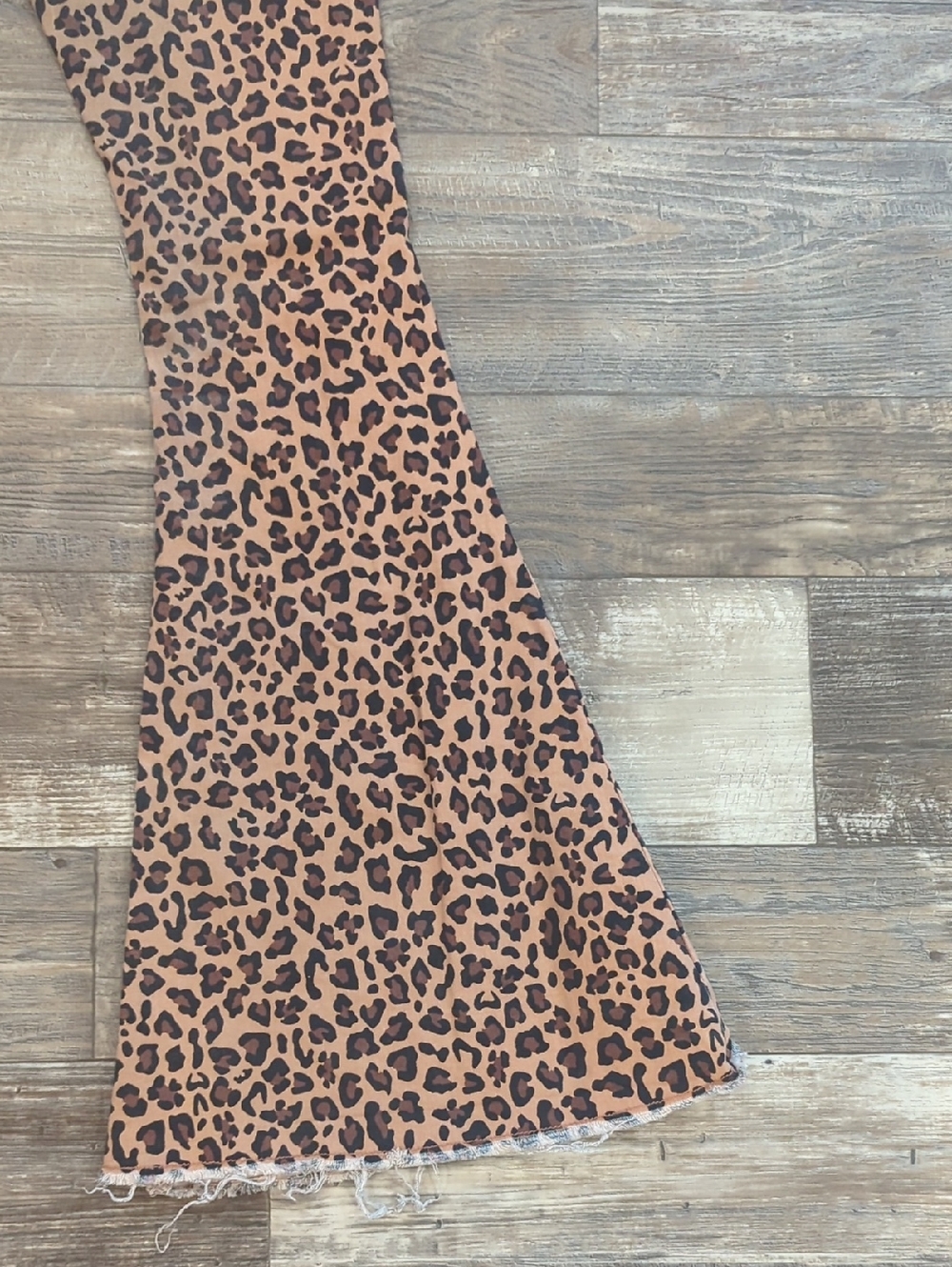 RANCH DRESS'N Fallon Taylor "Cheetah" tan & black super flare jeans sz 2 TALL - Picture 11 of 14